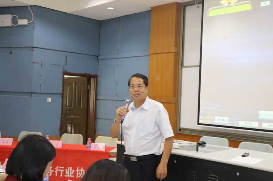 唇枪舌剑，百辩为王