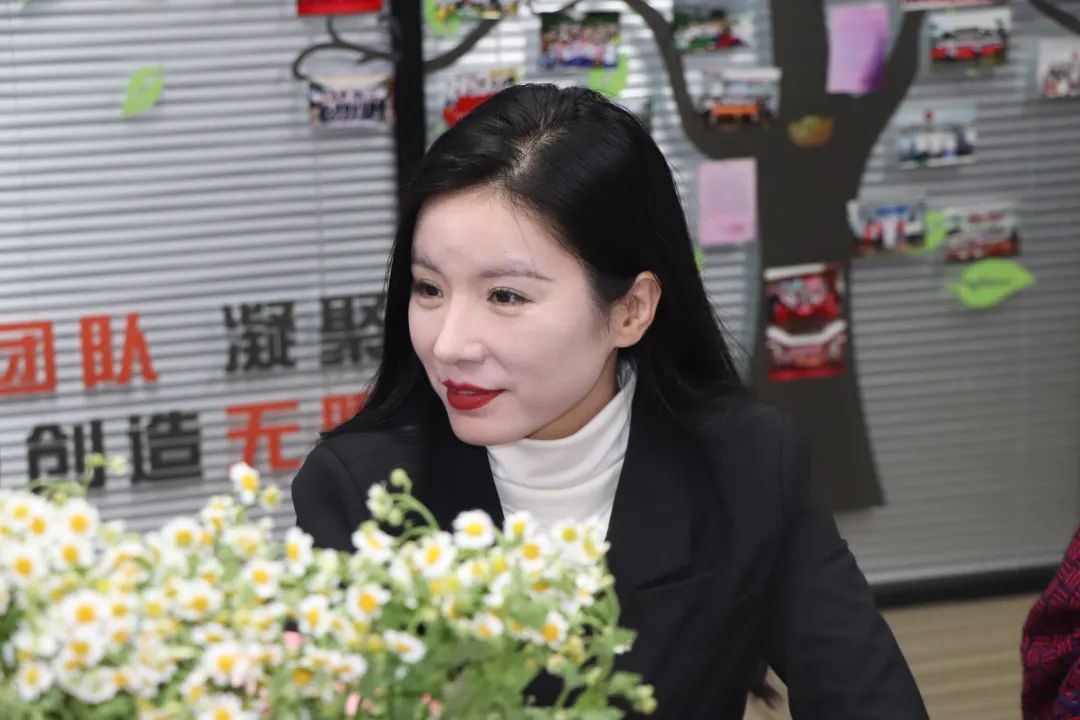 党建引领妇建·巾帼建功新时代 —— 协会举办妇女节茶话会花束DIY活动