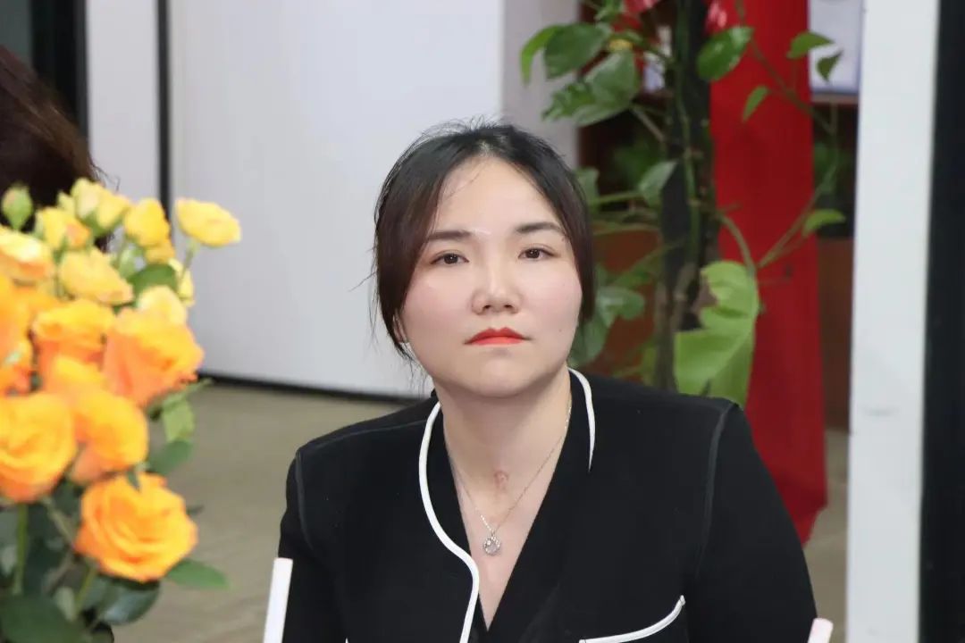 党建引领妇建·巾帼建功新时代 —— 协会举办妇女节茶话会花束DIY活动