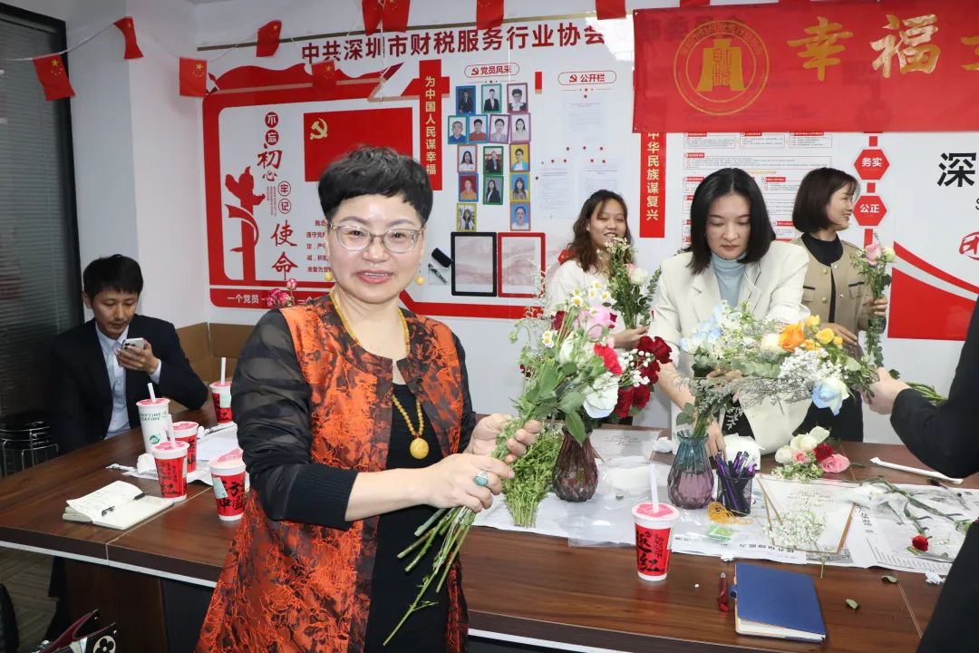 党建引领妇建·巾帼建功新时代 —— 协会举办妇女节茶话会花束DIY活动