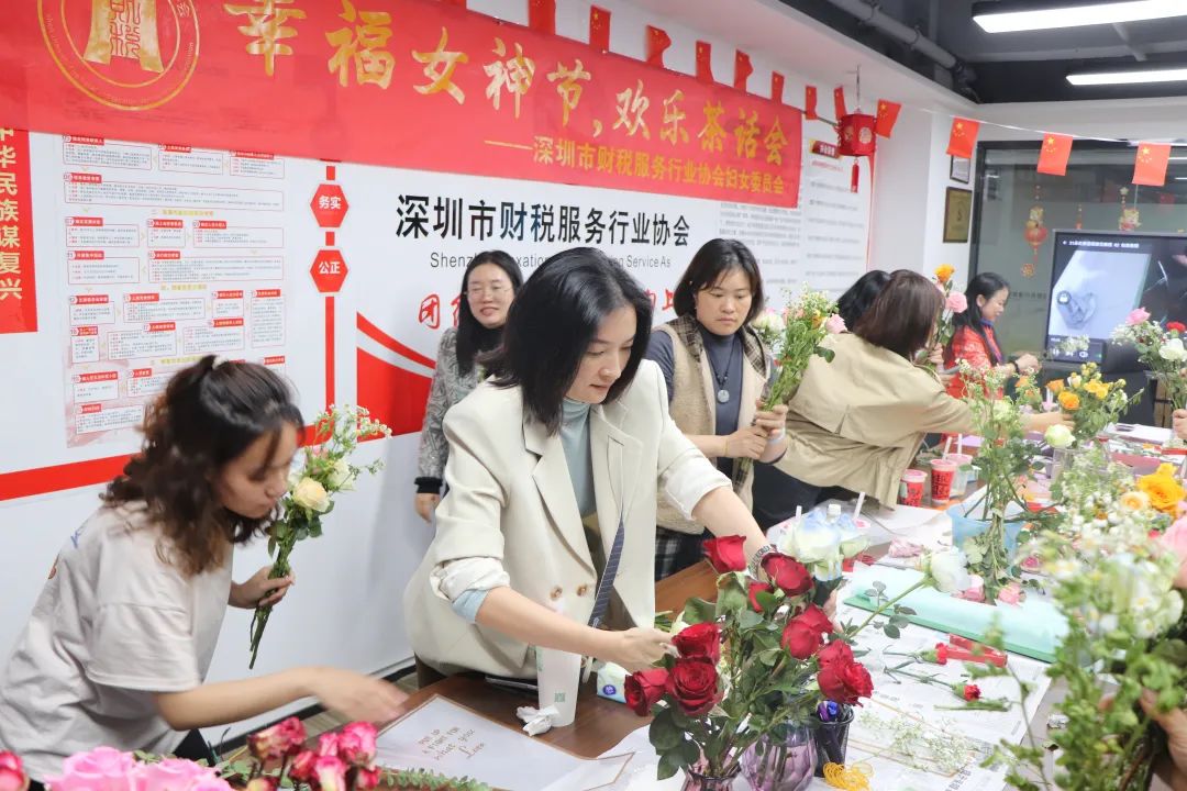 党建引领妇建·巾帼建功新时代 —— 协会举办妇女节茶话会花束DIY活动