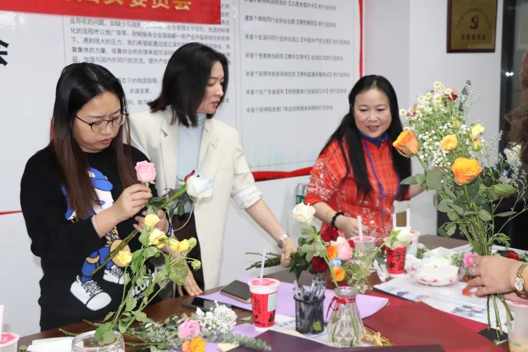 党建引领妇建·巾帼建功新时代 —— 协会举办妇女节茶话会花束DIY活动
