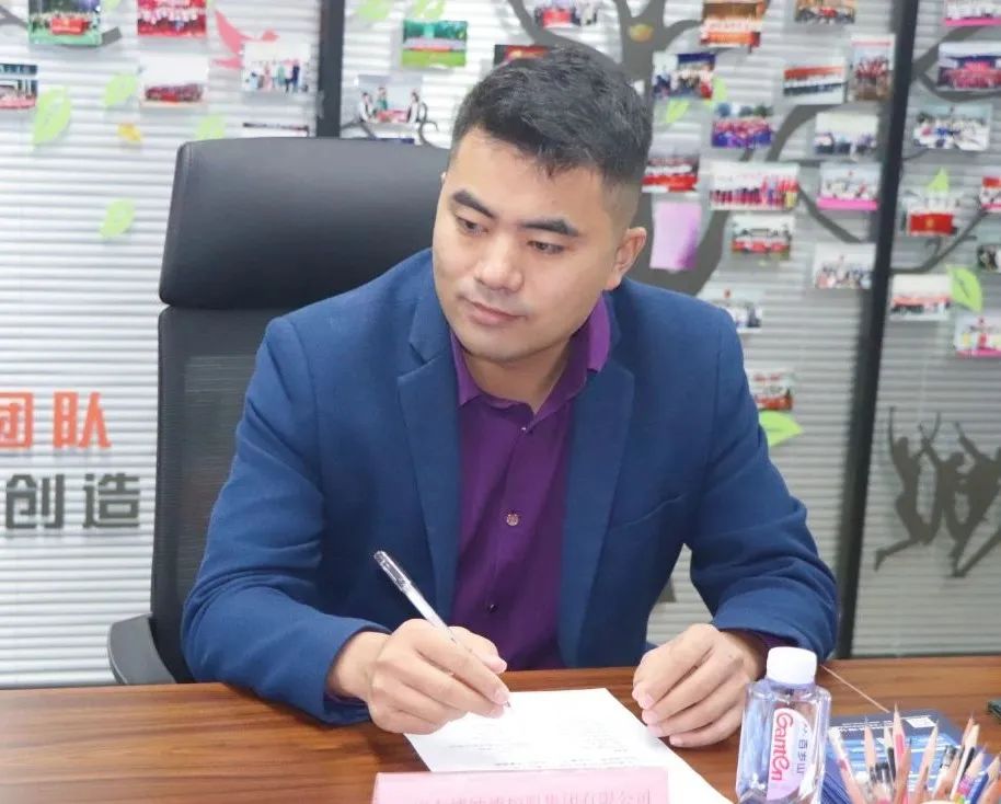 深圳市财税服务行业协会与年会总冠名单位广东博纳德控股集团有限公司举行签约仪式