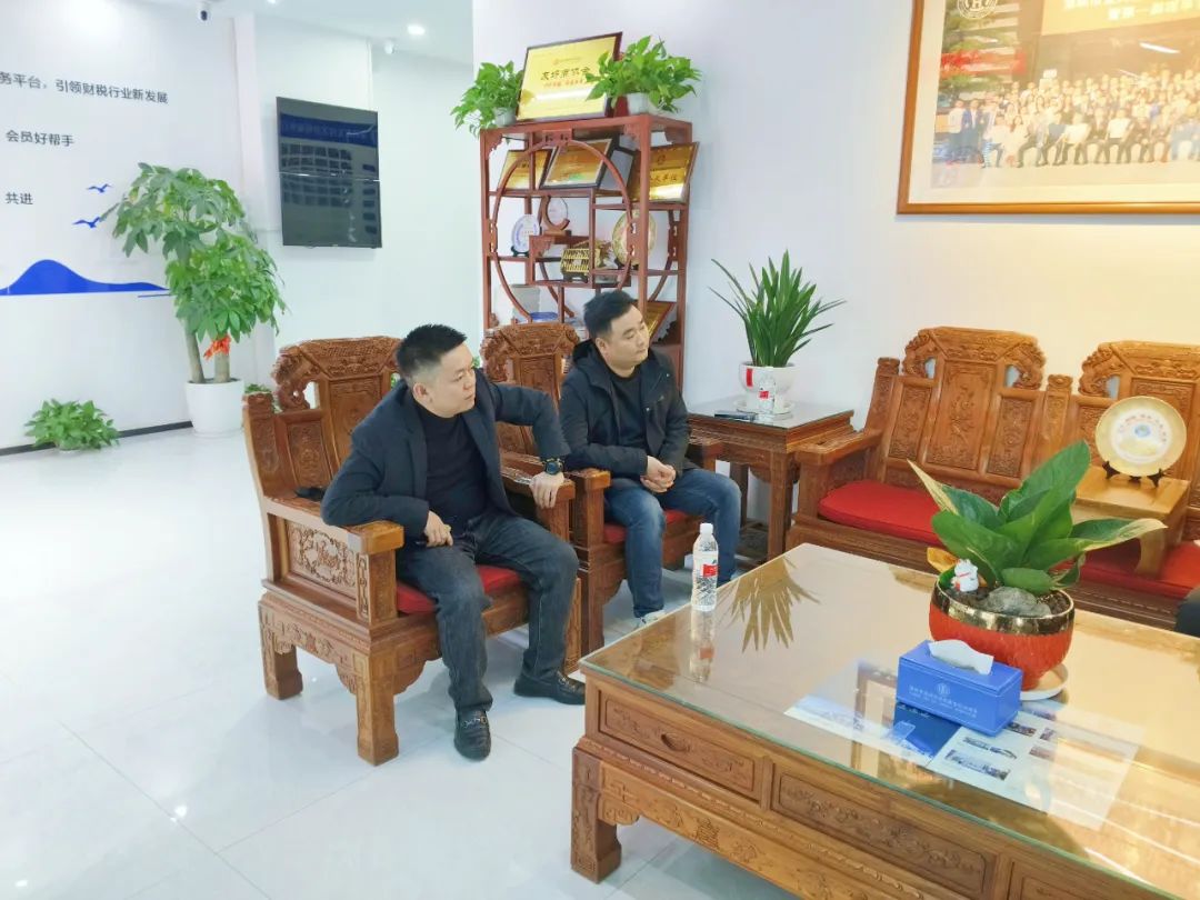 协会动态 | 深圳市财税服务行业协会到深圳市龙岗区财税服务行业协会参观交流