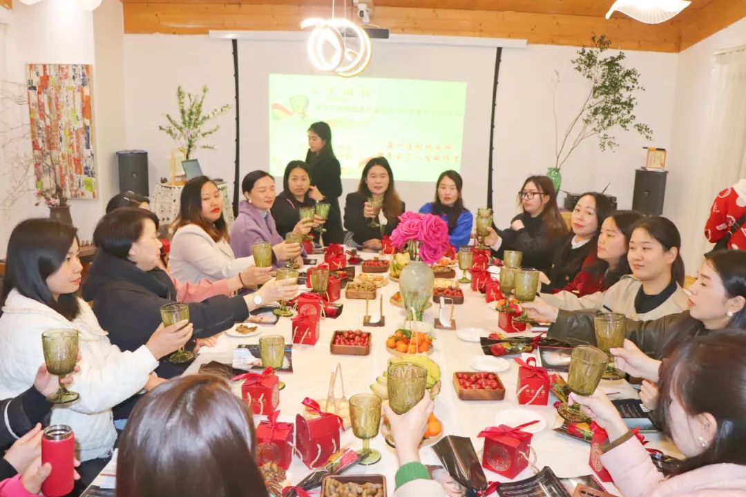 协会活动 | 书香伴芳华，共读《人生由我》