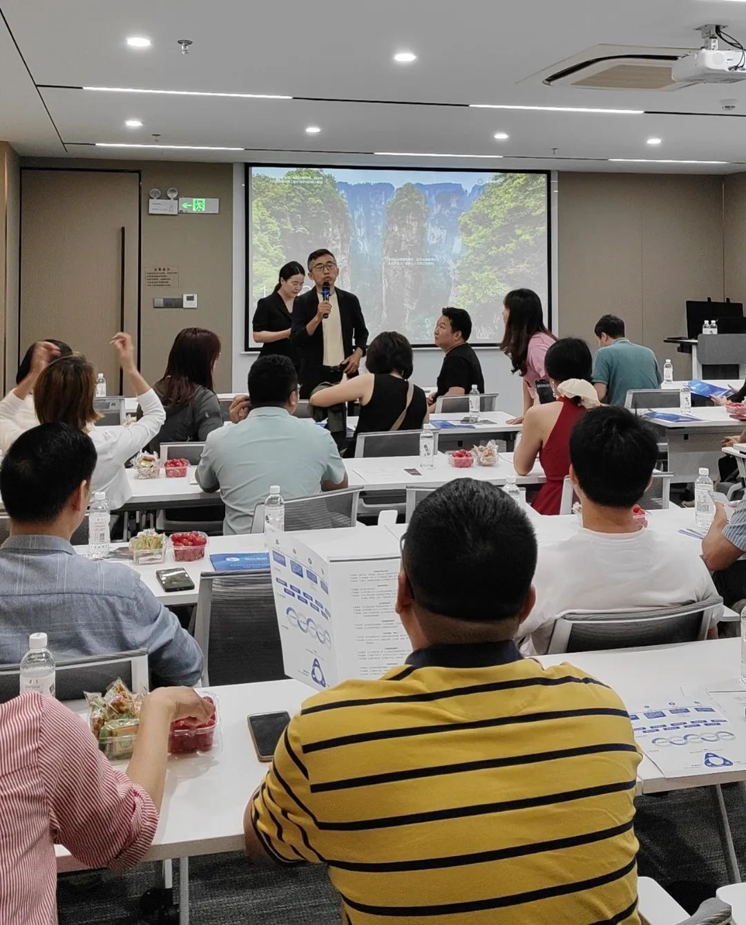 协会活动｜龙华联络会培训赋能——资源整合共享 凝聚行业力量