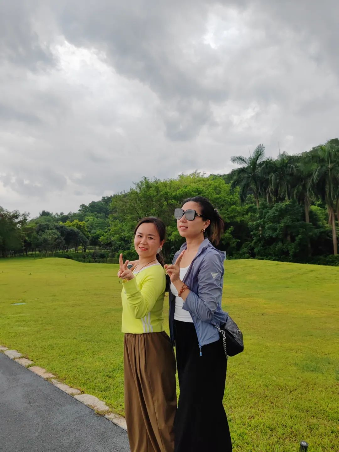 协会活动 | 湖光叠翠绘心迹，步履同行聚真情——记协会西丽湖绿道徒步之旅