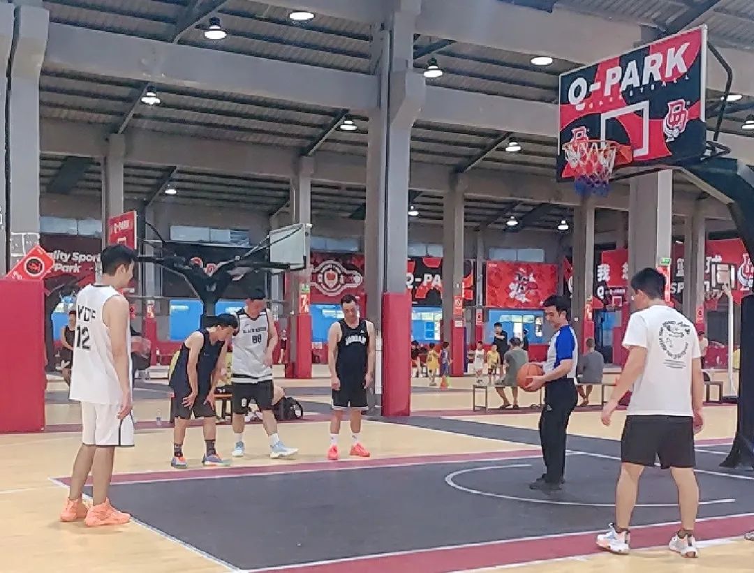 协会活动 | 燃情篮场，以球会友！深圳市财税服务行业协会篮球队VS春天体育队交流赛圆满落幕！