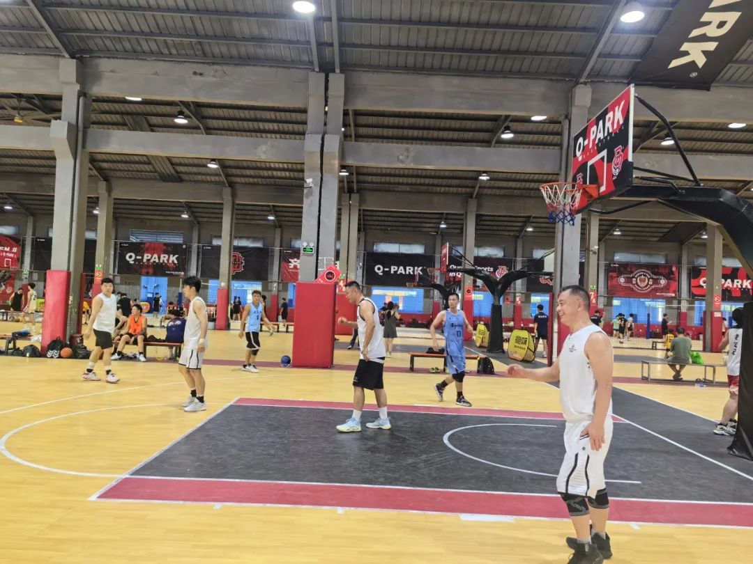 协会活动 | 燃情篮场，以球会友！深圳市财税服务行业协会篮球队VS春天体育队交流赛圆满落幕！